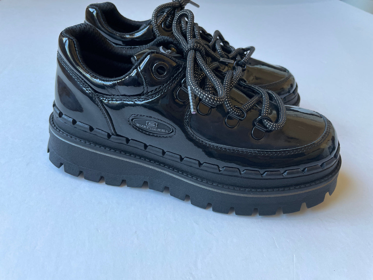 Shoes Sneakers By Skechers In Black, Size: 6