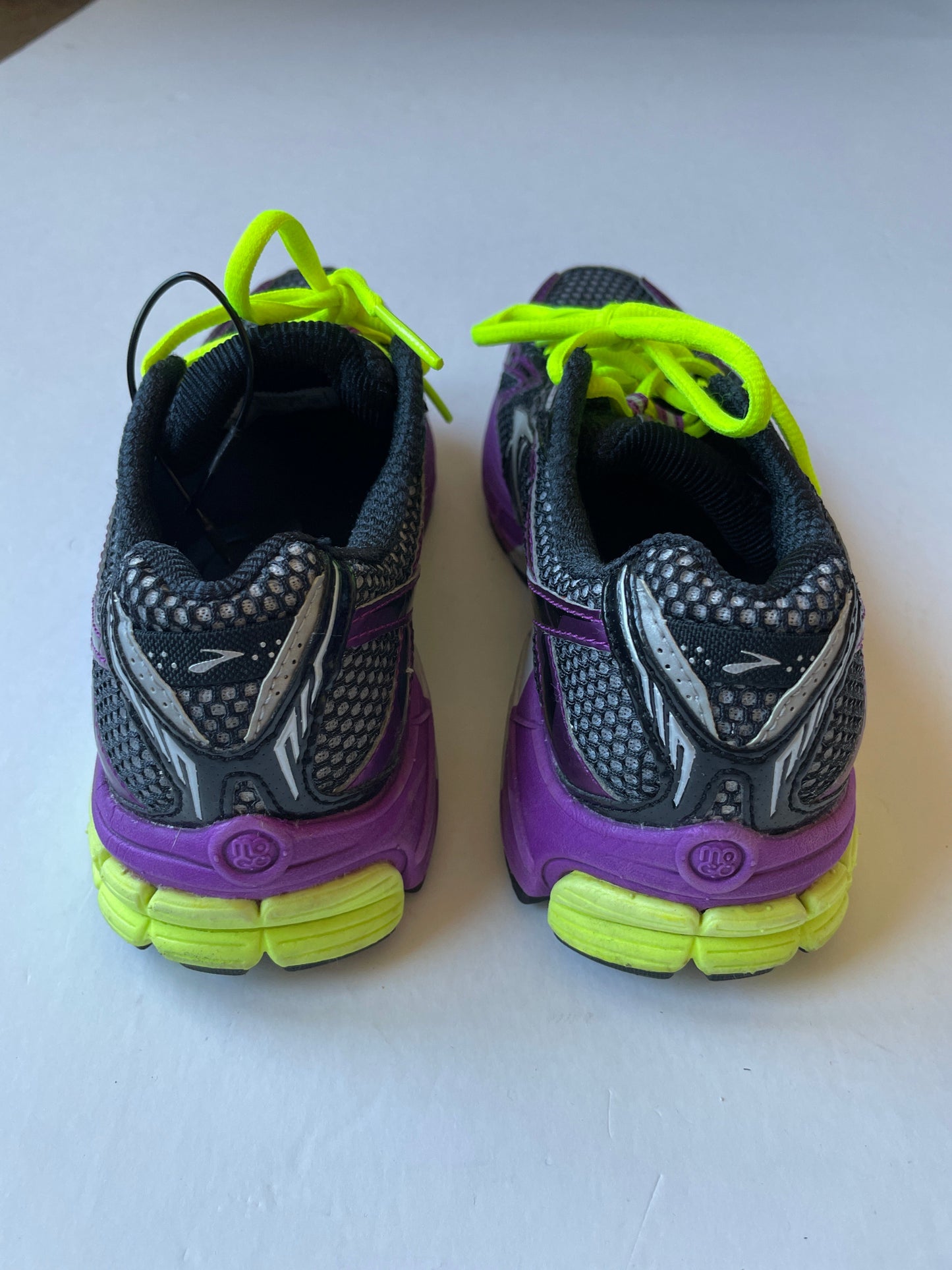 Shoes Athletic By Brooks In Purple, Size: 6.5