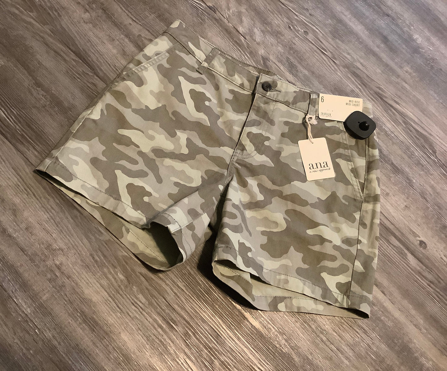Camouflage Print Shorts Ana, Size 6