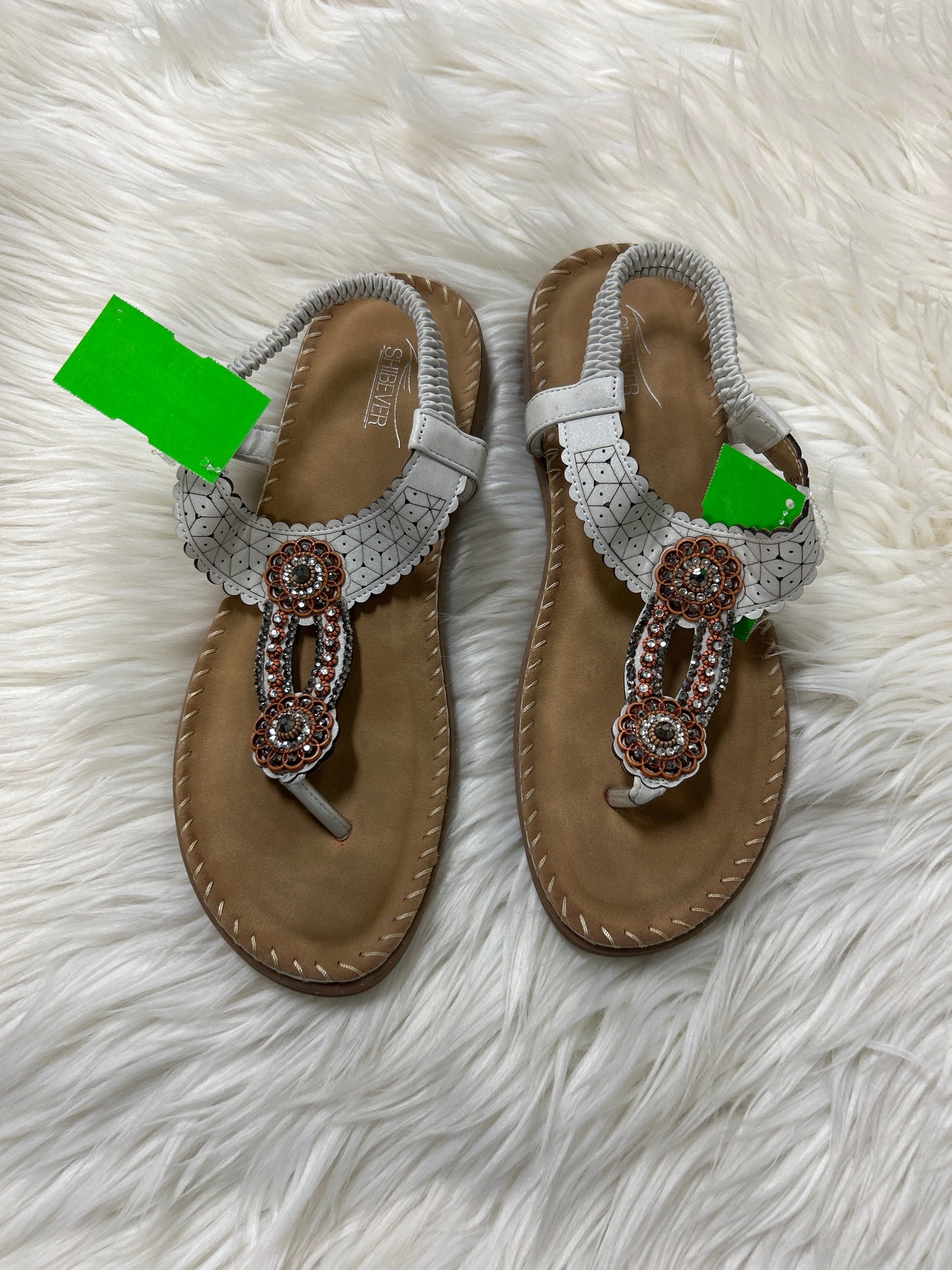 Sandals Flats By Clothes Mentor In White, Size:9