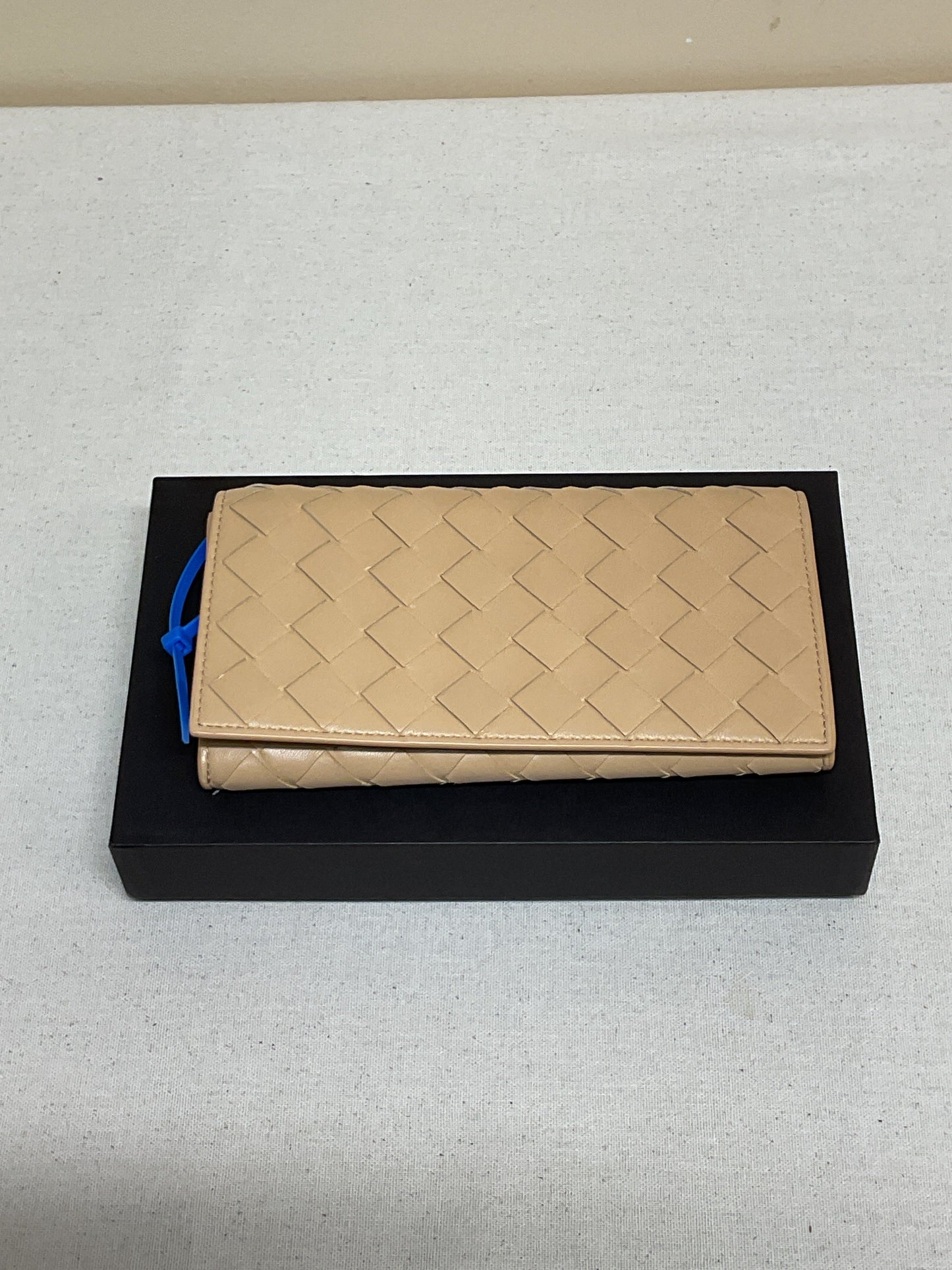 Wallet Luxury Designer By Bottega Veneta In Tan, Size:Large