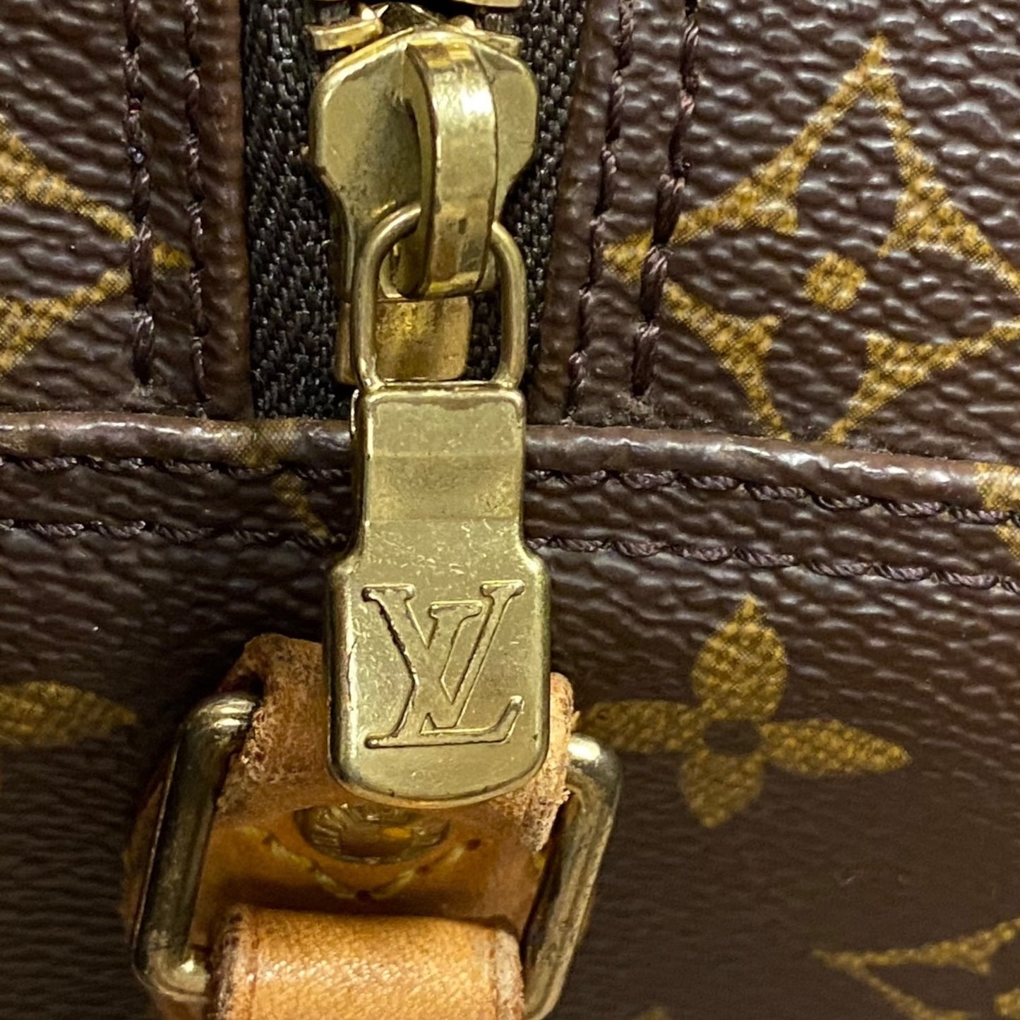 Handbag Luxury Designer By Louis Vuitton, Size: Medium