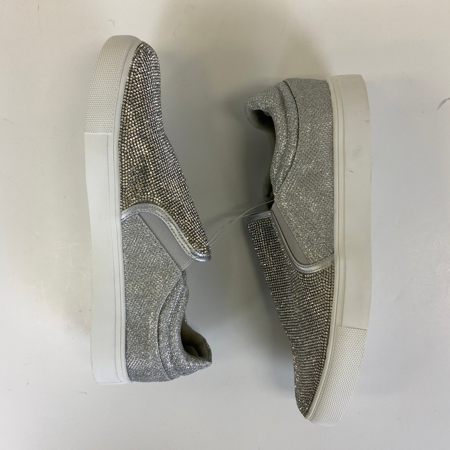 Shoes Sneakers By Steve Madden In Silver, Size: 10