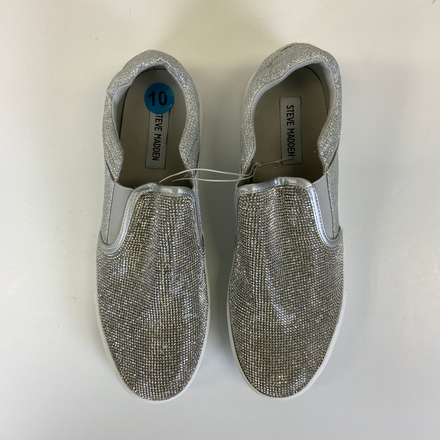 Shoes Sneakers By Steve Madden In Silver, Size: 10