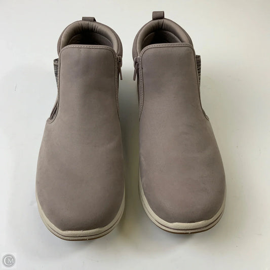 Shoes Sneakers By Clarks In Taupe, Size: 11