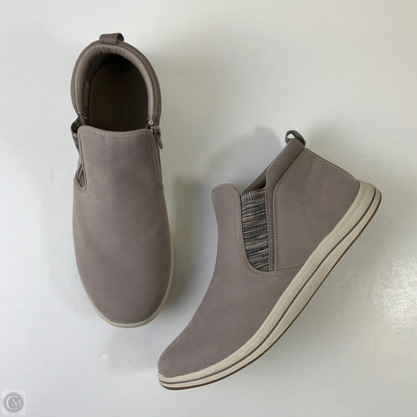 Shoes Sneakers By Clarks In Taupe, Size: 11