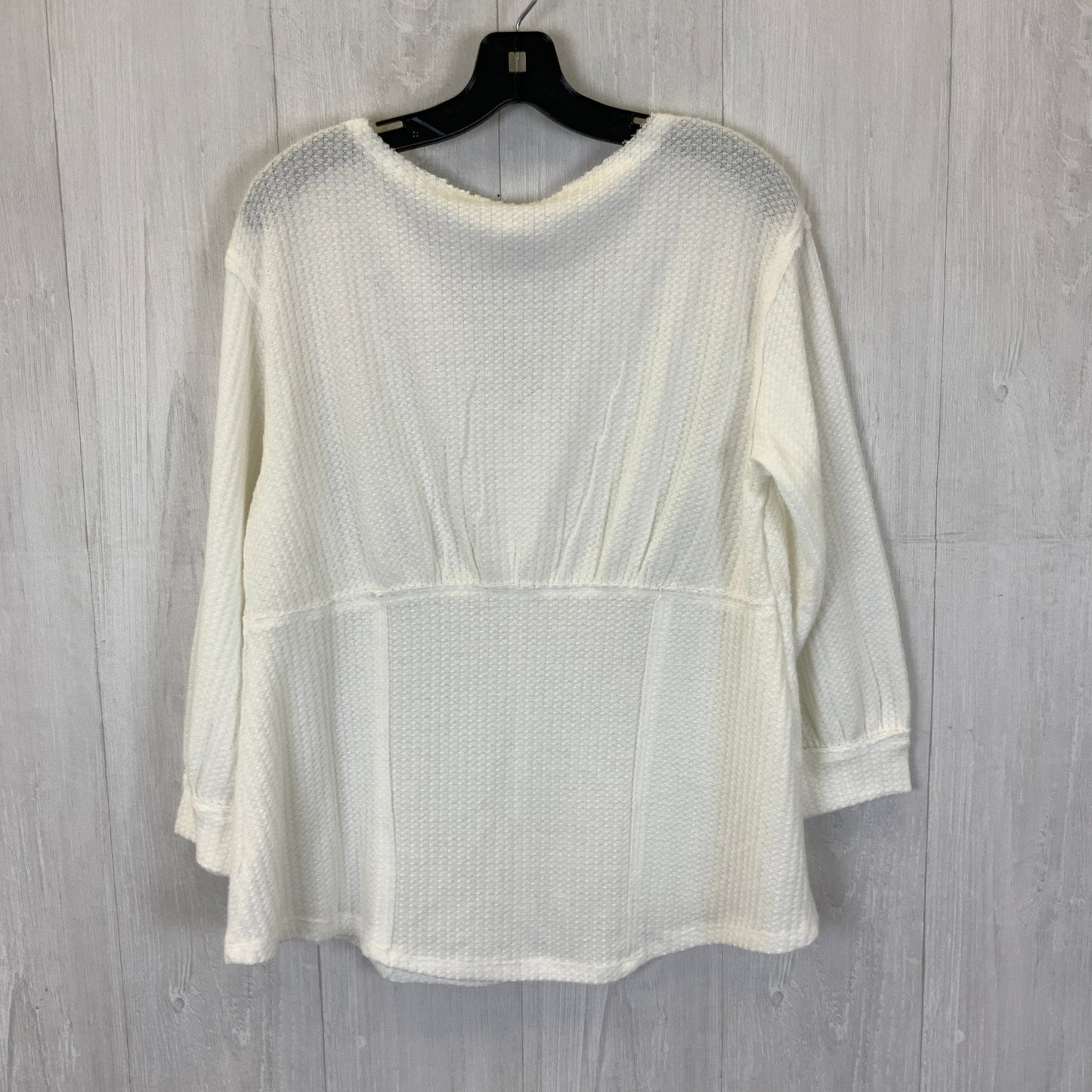 Top Long Sleeve By Cato In White, Size: L