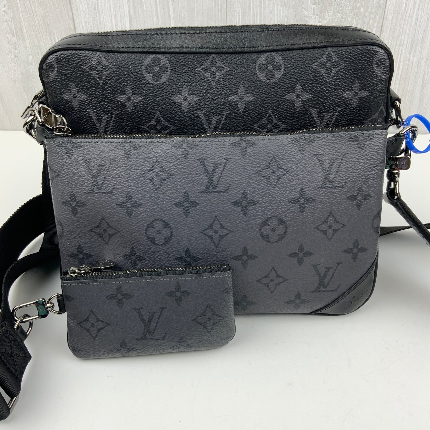 Crossbody Designer By Louis Vuitton, Size: Medium