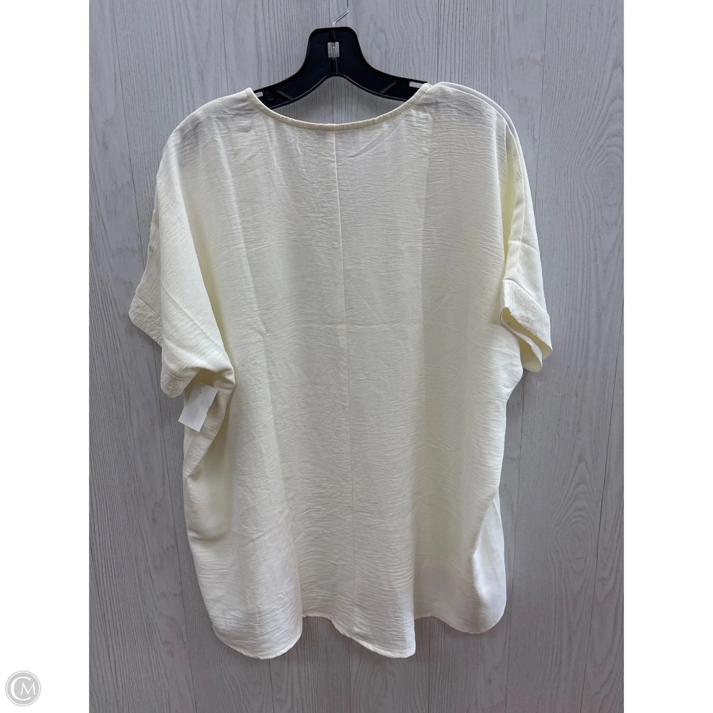 Top Short Sleeve By Clothes Mentor In Cream, Size: S