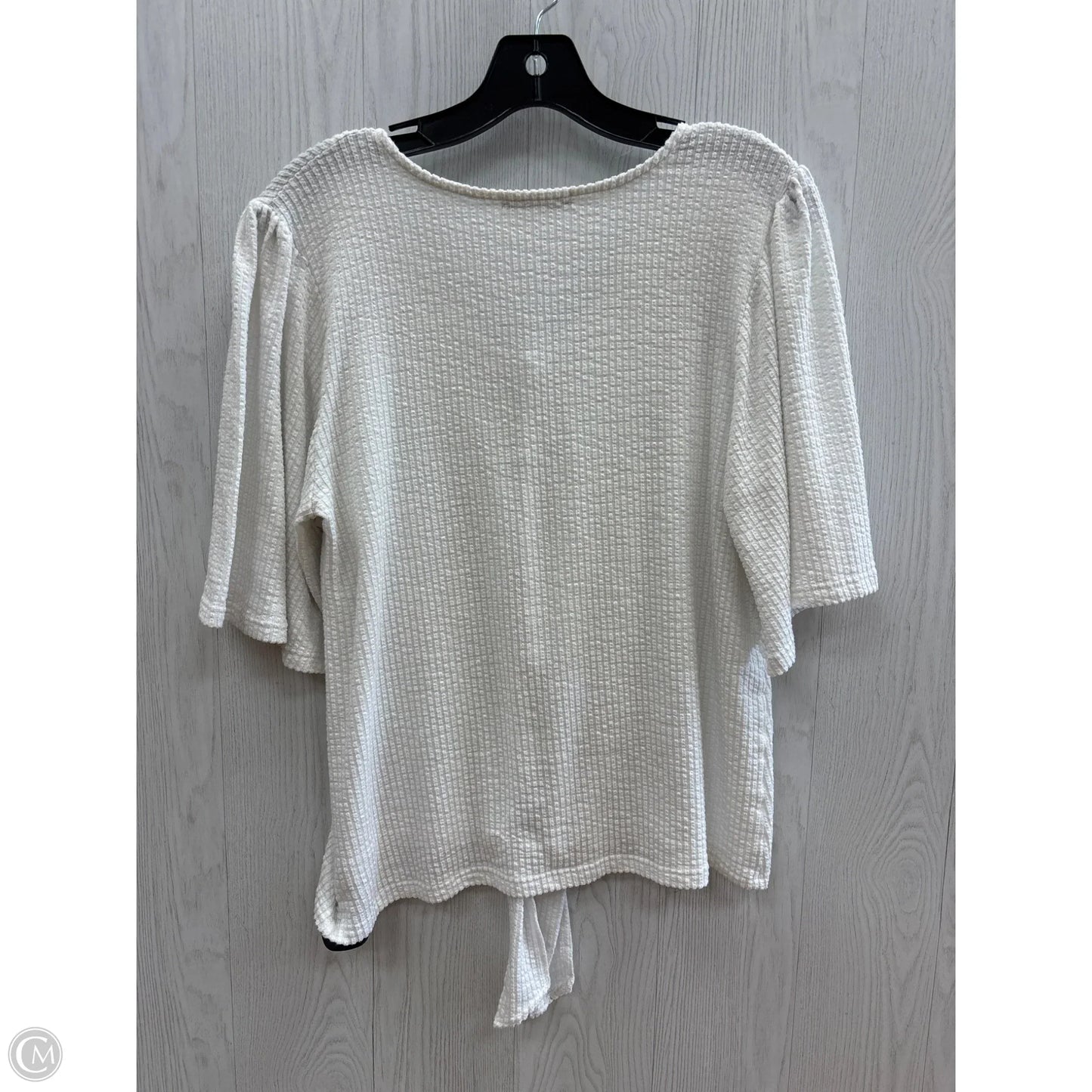 Top Short Sleeve By Clothes Mentor In White, Size: S