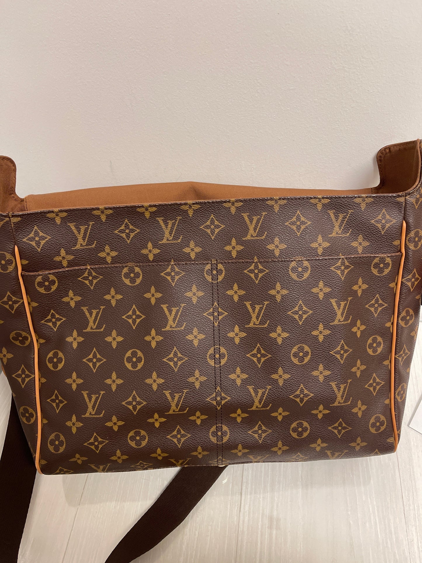 Handbag Luxury Designer By Louis Vuitton, Size: Large