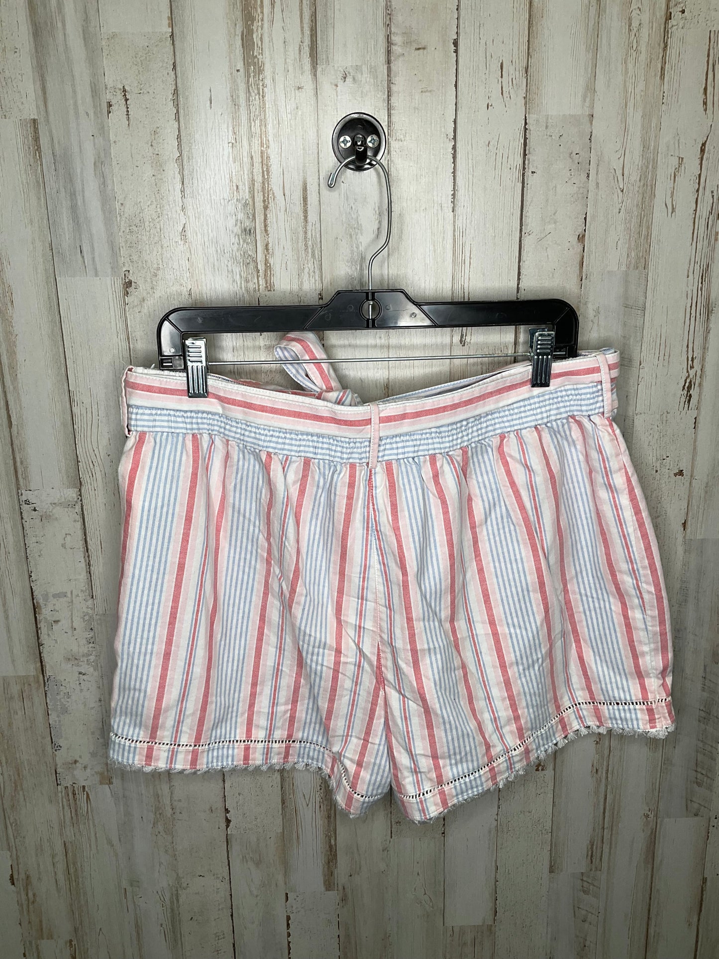 Striped Pattern Shorts Vineyard Vines, Size 14