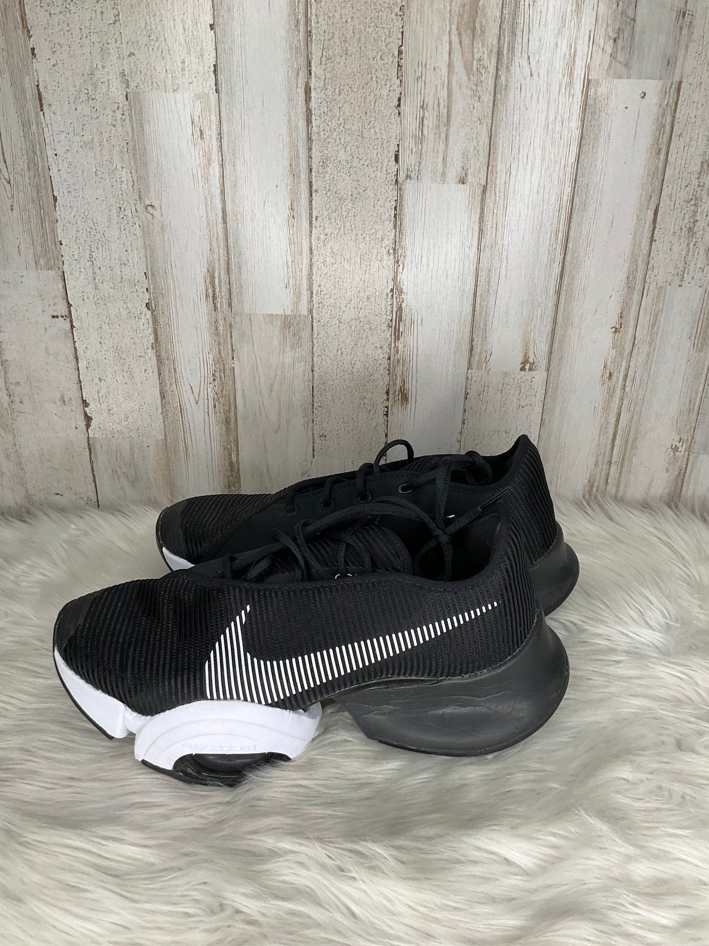 Shoes Athletic By Nike  Size: 7.5