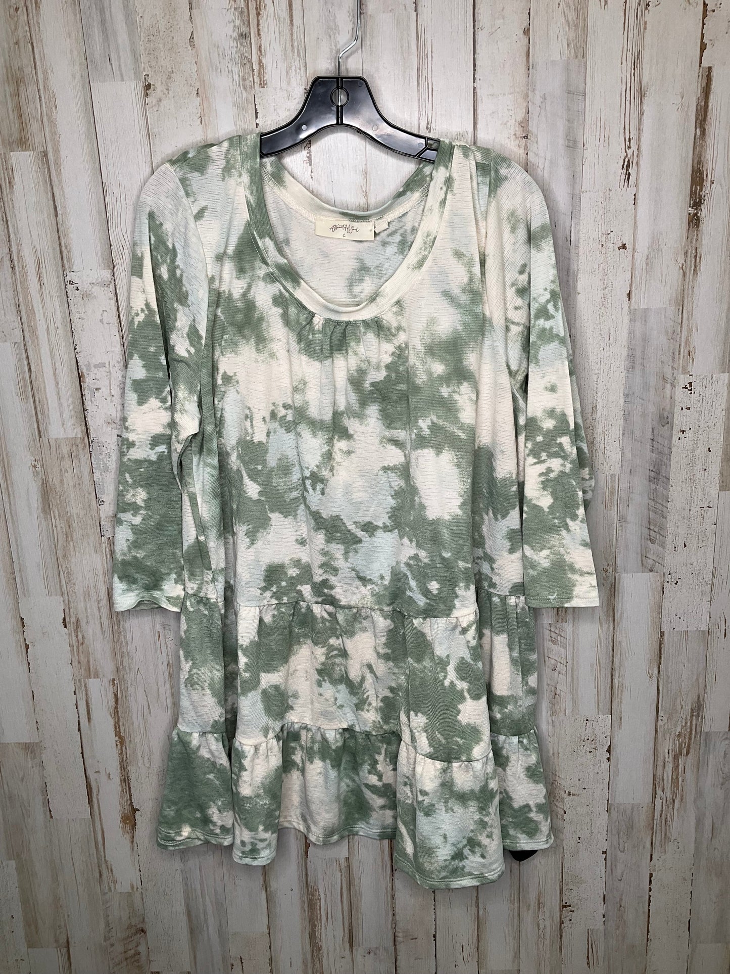 Cream & Green Top 3/4 Sleeve Clothes Mentor, Size 3x