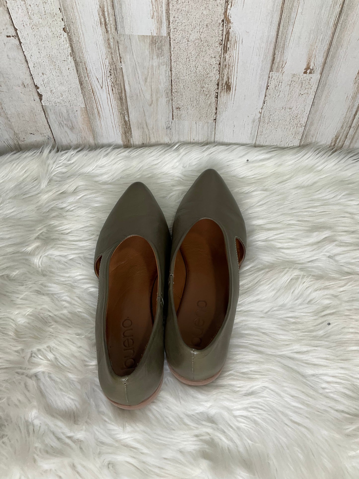 Green Shoes Flats Bueno, Size 6.5