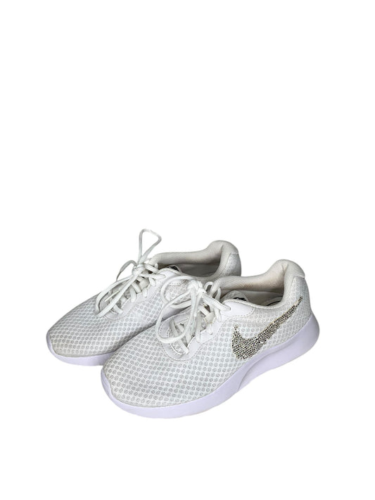 Shoes Athletic By Nike In White, Size: 6