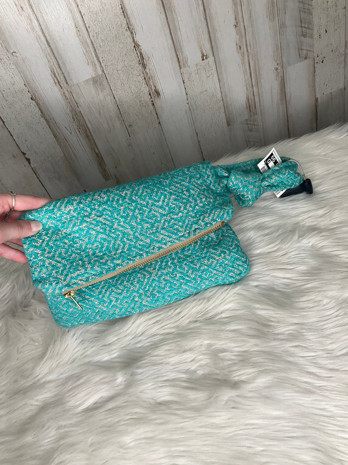 Wristlet By Clothes Mentor  Size: Medium