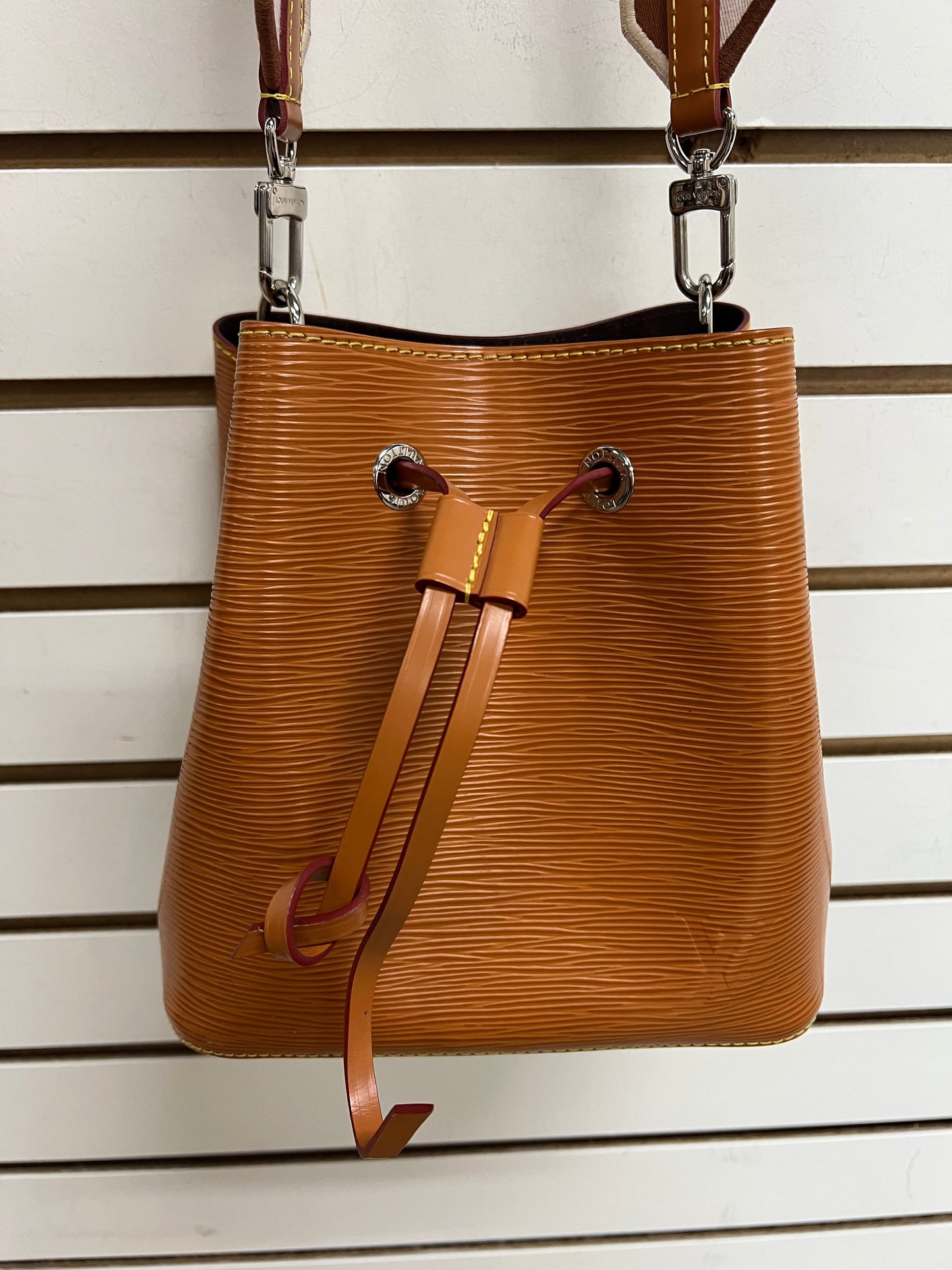 Handbag Luxury Designer By Louis Vuitton, Size: Small