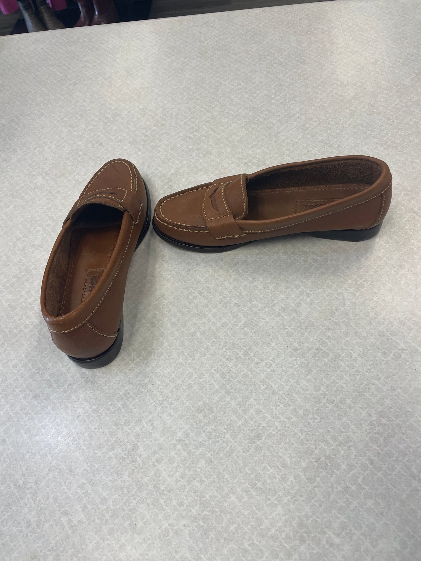Brown Shoes Flats Clothes Mentor, Size 6