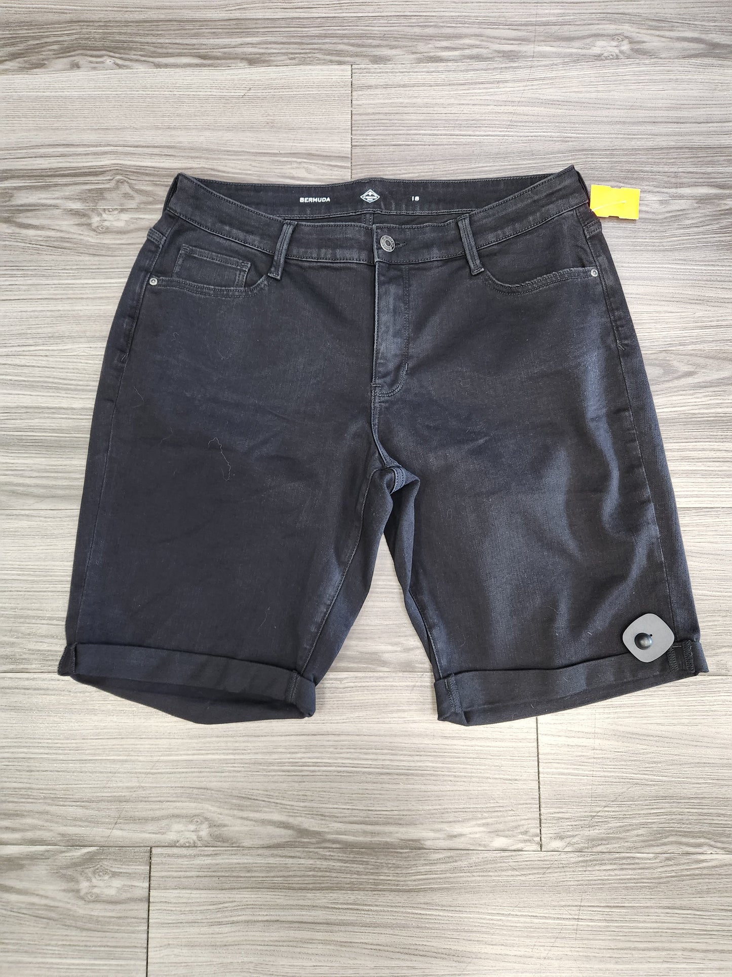 Shorts By St Johns Bay  Size: 18