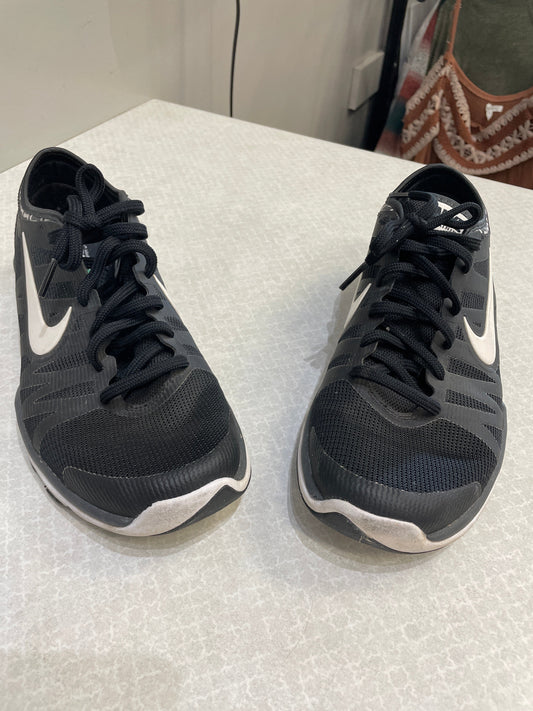 Shoes Athletic By Nike In Black & White, Size: 8.5