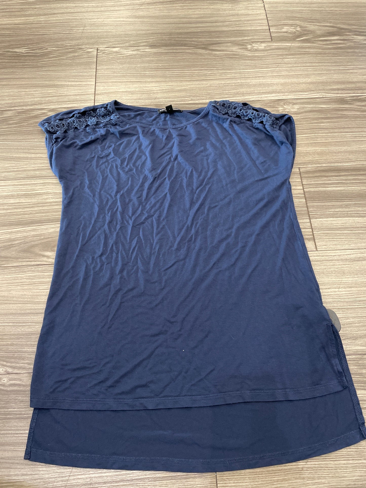 Top Short Sleeve By Cable And Gauge In Blue, Size: S