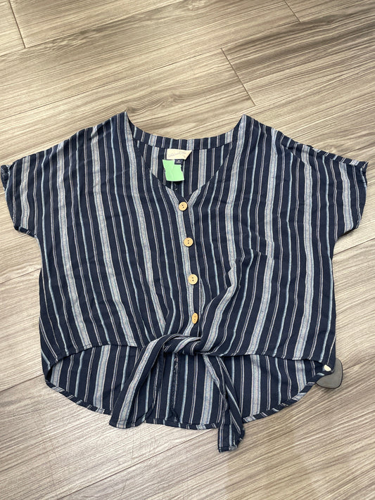 Blouse Short Sleeve By Universal Thread In Striped Pattern, Size: M