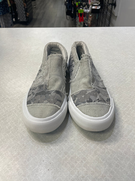 Shoes Sneakers By Blowfish In Grey & White, Size: 7