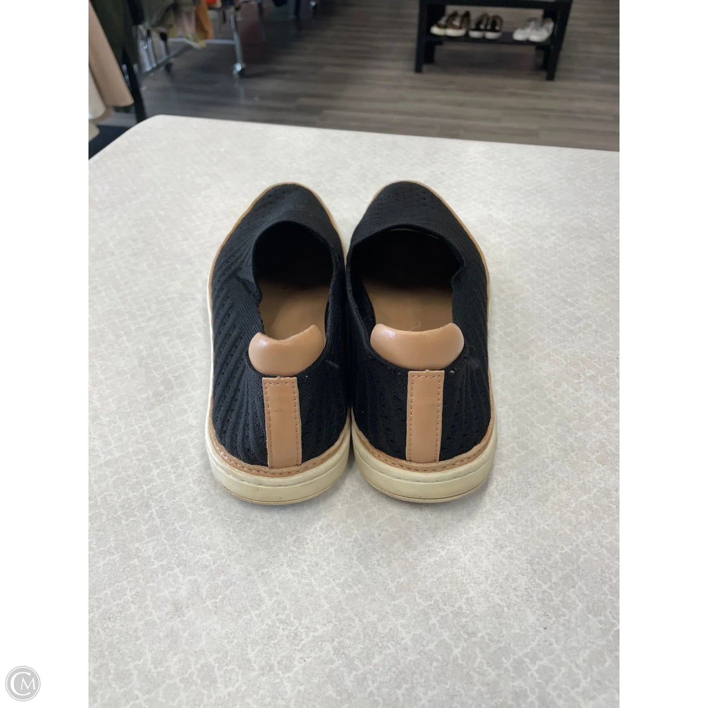 Shoes Designer By Ugg In Black & Cream, Size: 8