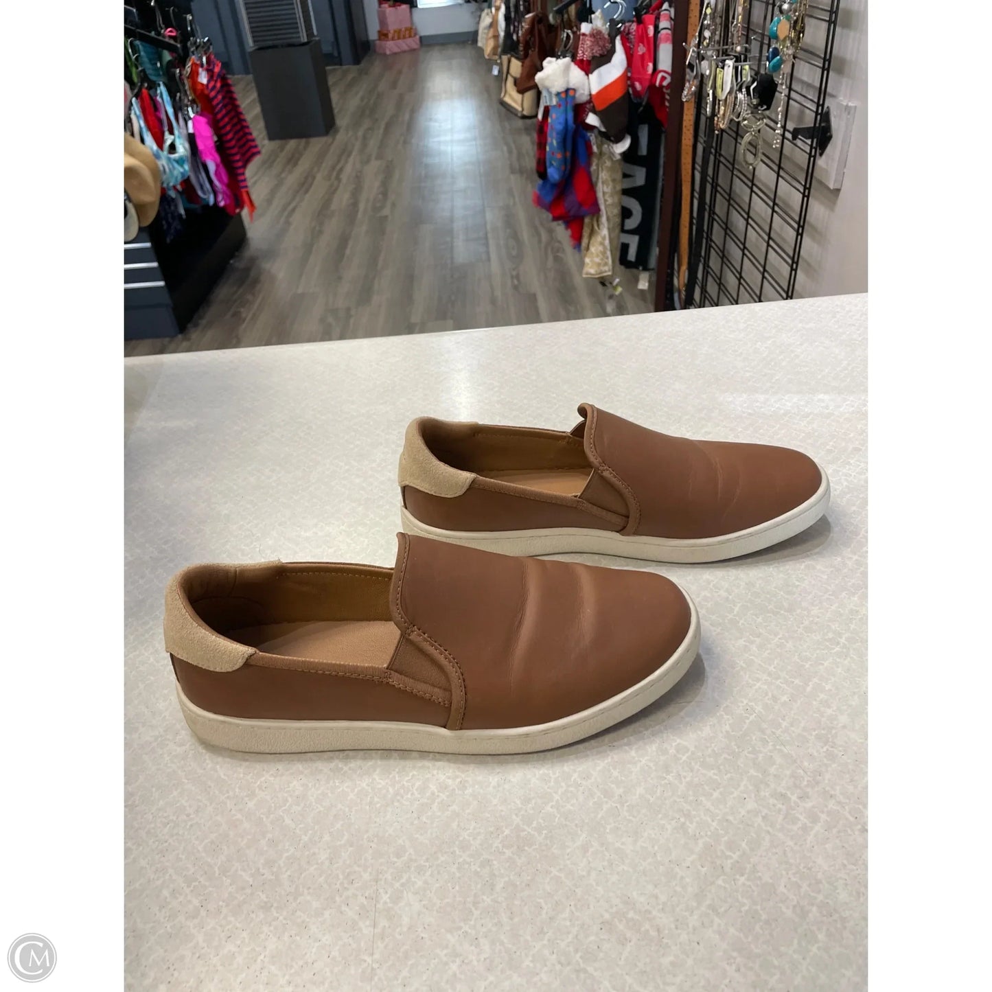 Shoes Designer By Ugg In Tan, Size: 9