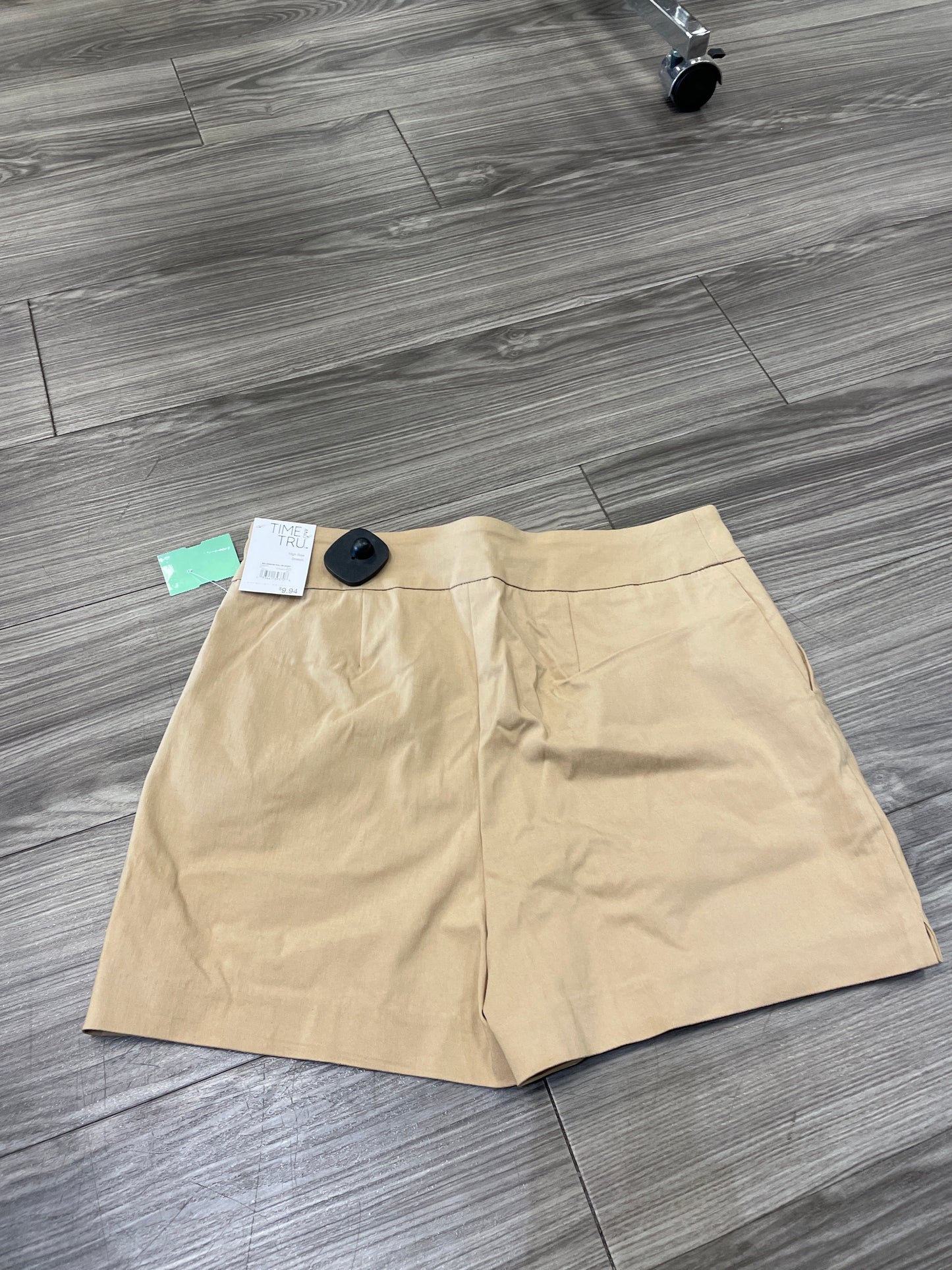 Tan Shorts Time And Tru, Size M