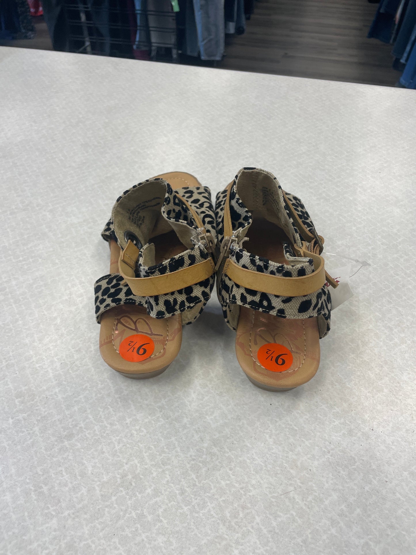 Animal Print Sandals Flats Blowfish, Size 9.5