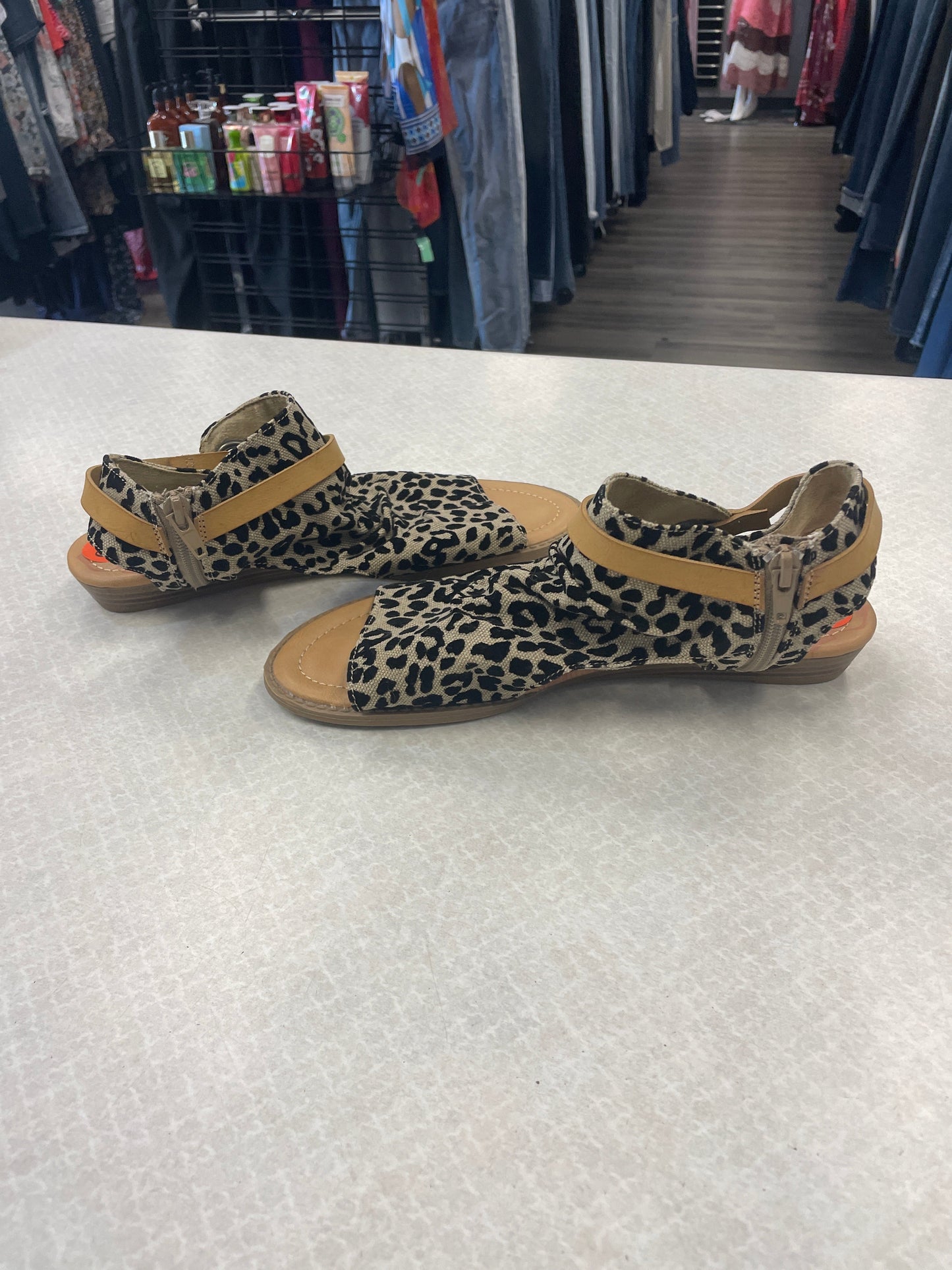 Animal Print Sandals Flats Blowfish, Size 9.5