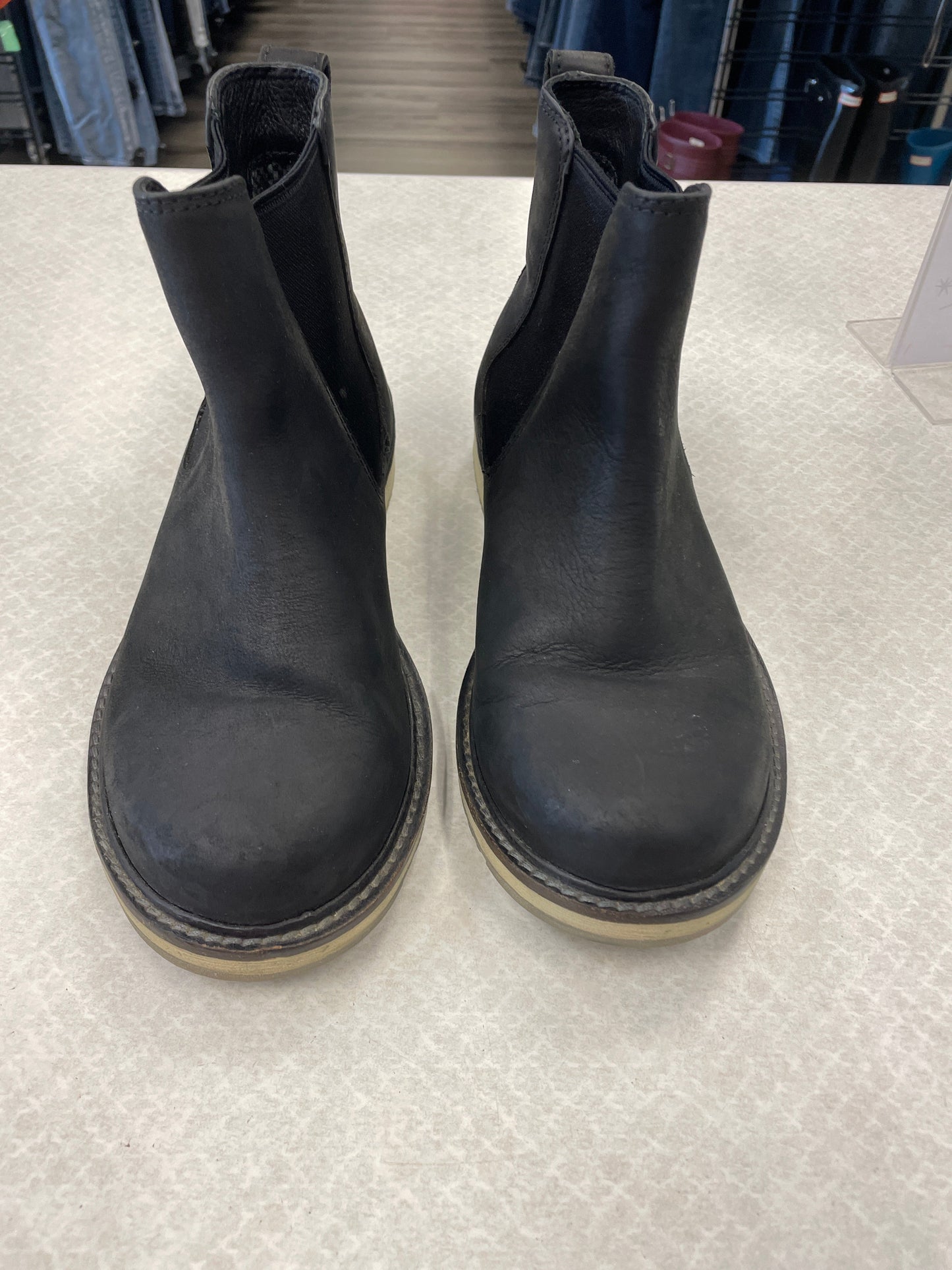 Black Boots Ankle Flats Keen, Size 7