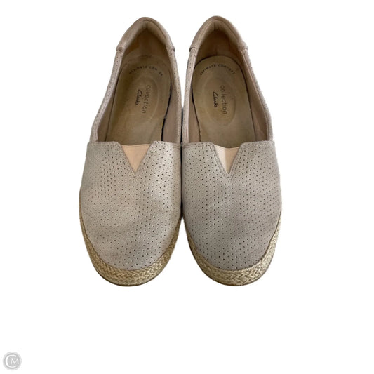 Shoes Flats By Clarks In Beige, Size: 6.5
