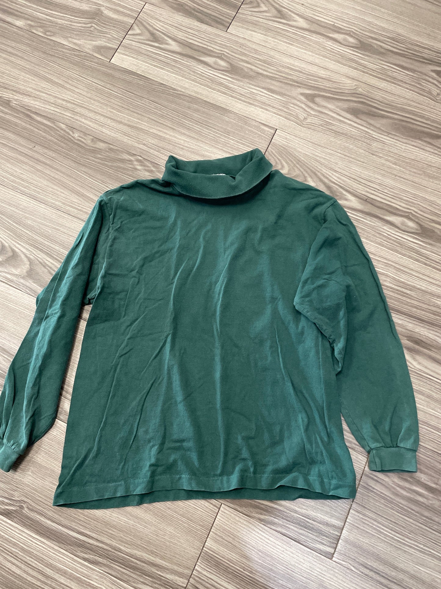 Top Long Sleeve By Clothes Mentor In Green, Size: M