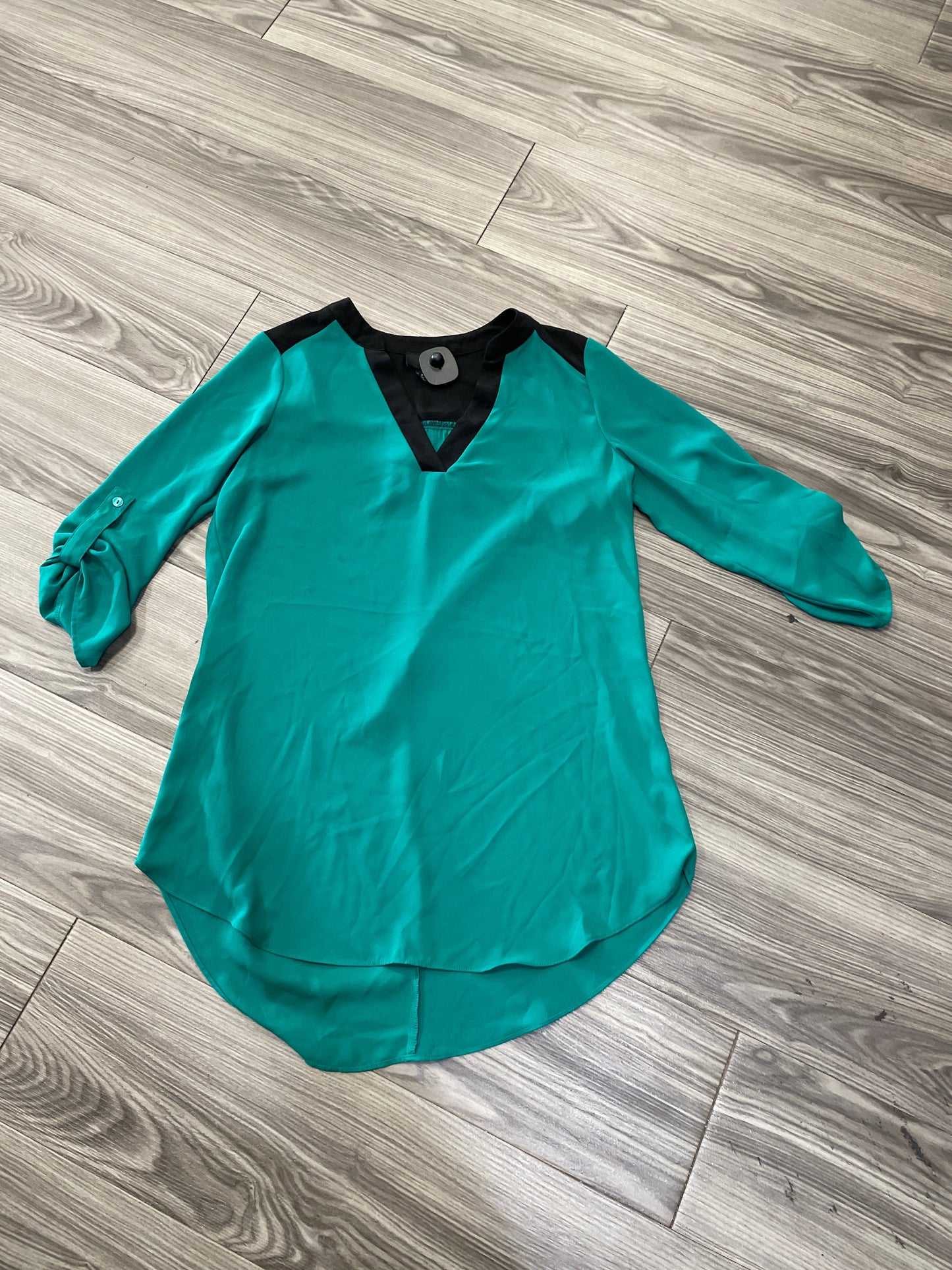 Top Long Sleeve By Iz Byer In Black & Green, Size: M