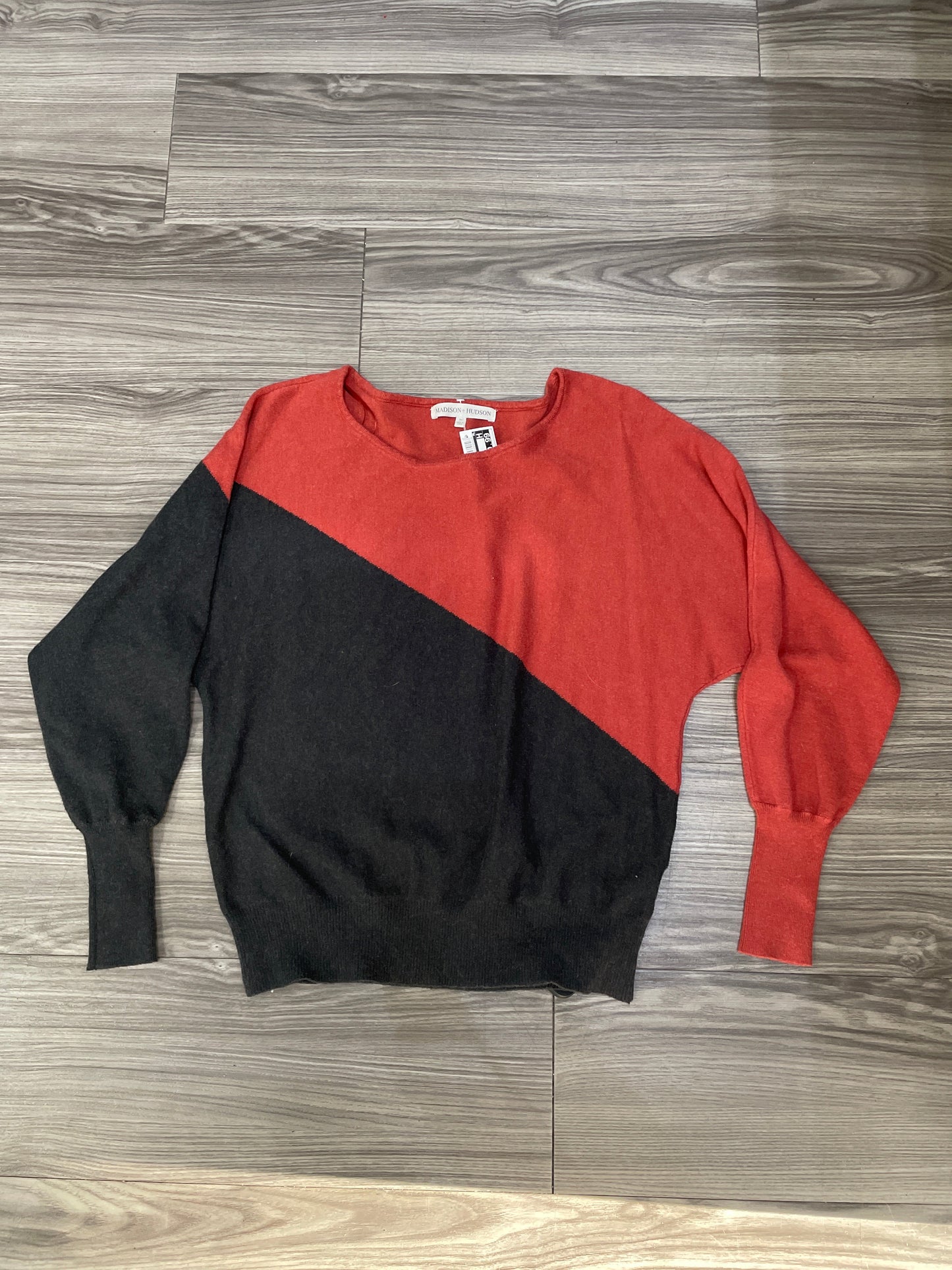 Top Long Sleeve By Clothes Mentor In Black & Red, Size: M