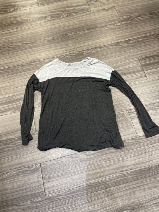 Top Long Sleeve By Zenana Outfitters In Grey, Size: L