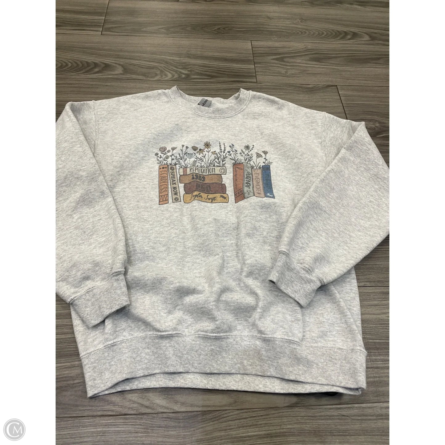Sweatshirt Crewneck By Gildan In Grey, Size: M
