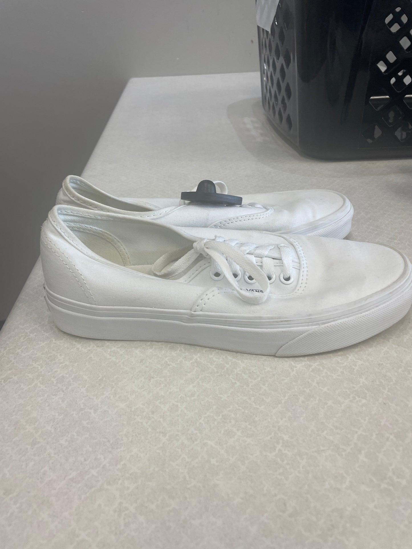 Shoes Sneakers By Vans In White, Size: 8