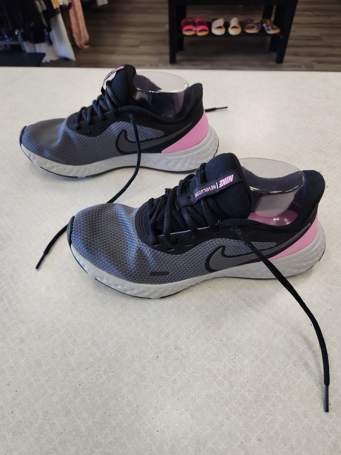 Shoes Athletic By Nike  Size: 8