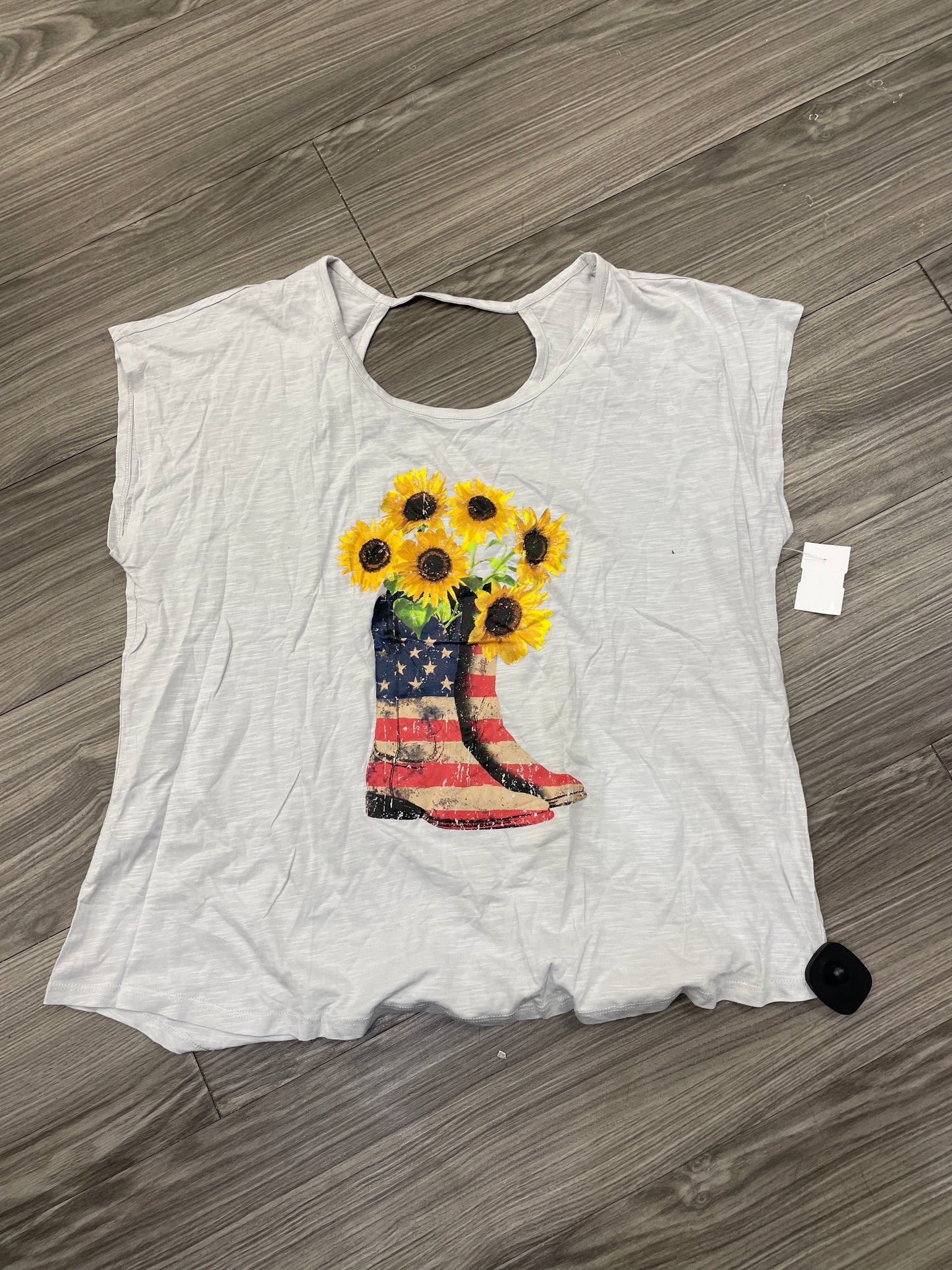 Top Short Sleeve By Cato In Grey, Size: L