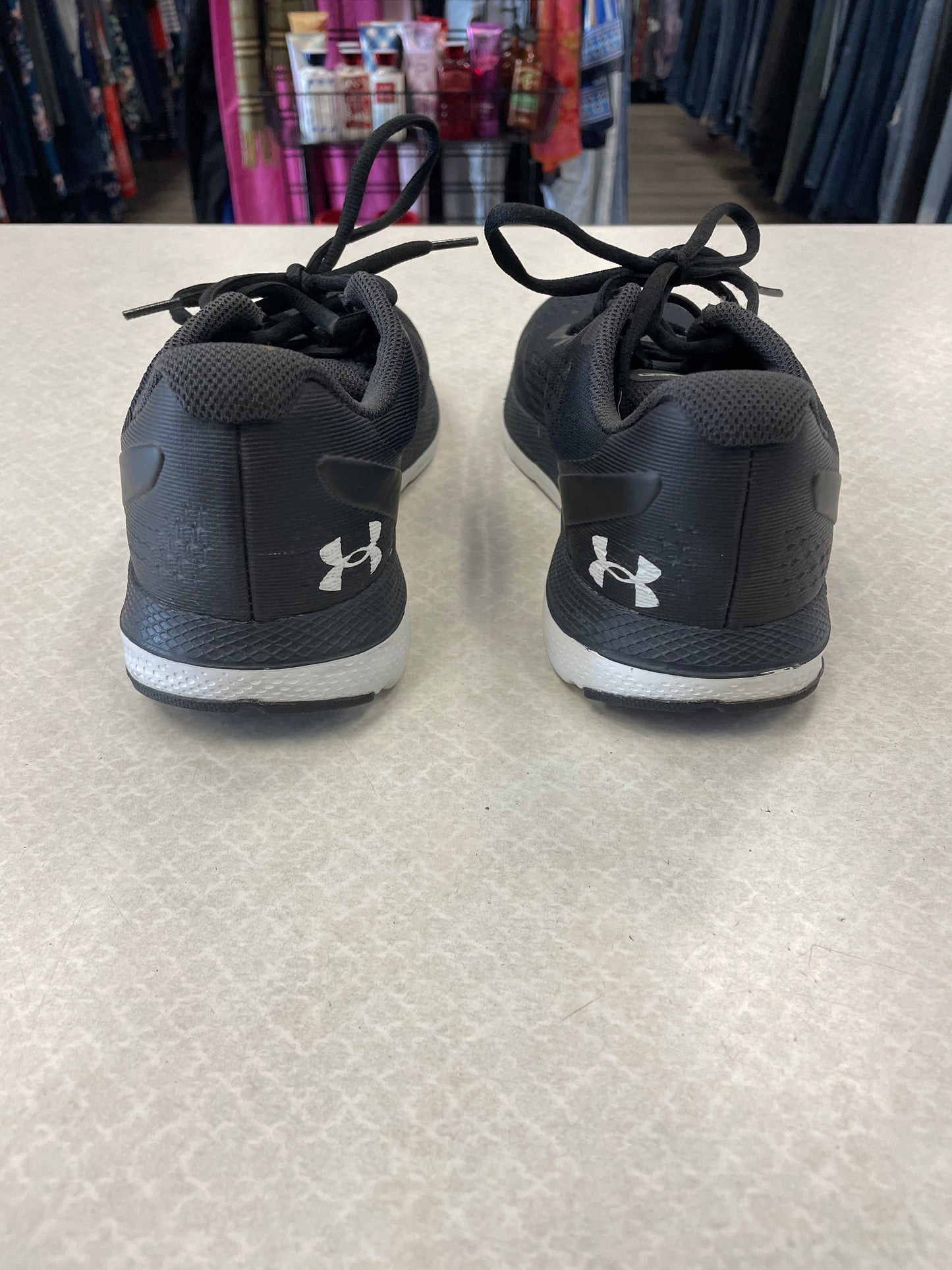 Shoes Sneakers By Under Armour In Black & White, Size: 9