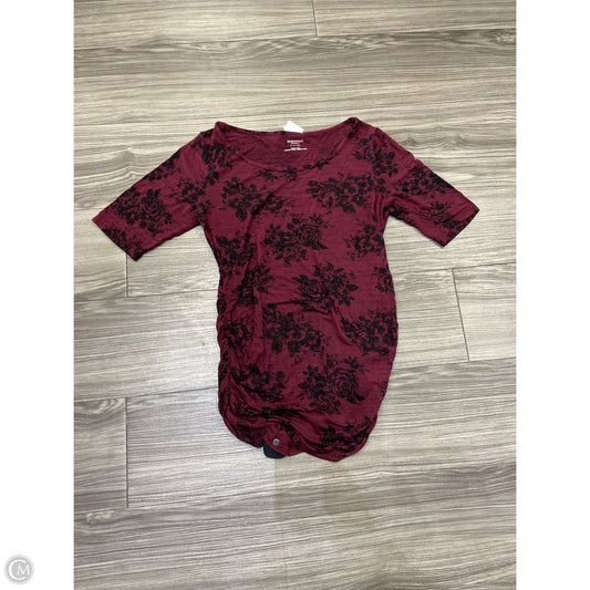 Top Short Sleeve By Motherhood In Maroon, Size: S