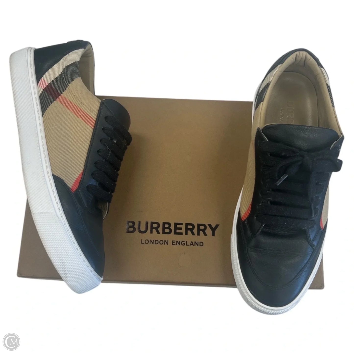 Shoes Luxury Designer By Burberry In Plaid Pattern, Size: 7