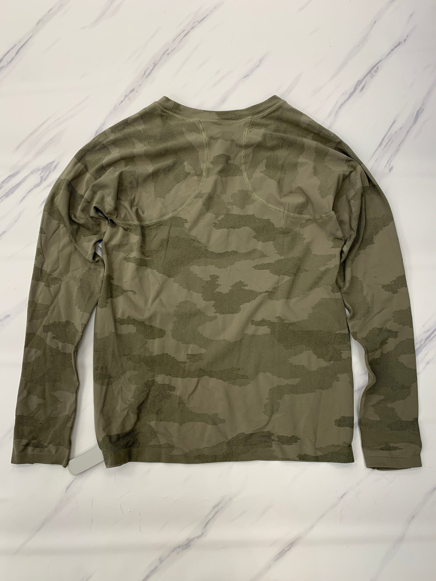 Athletic Top Long Sleeve Crewneck By Athleta In Camouflage Print, Size: M