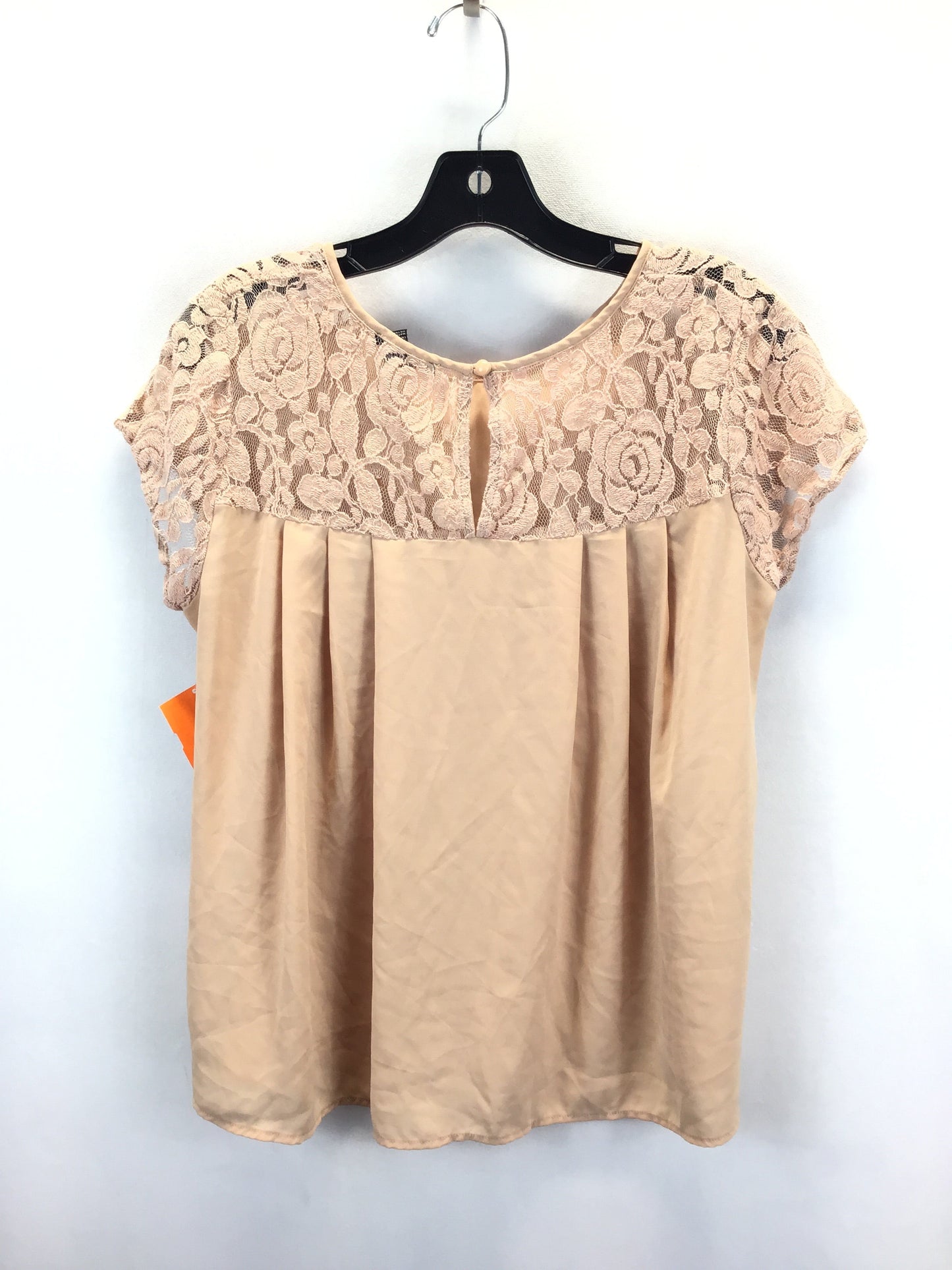 Top Short Sleeve By Forever 21 In Peach, Size: L