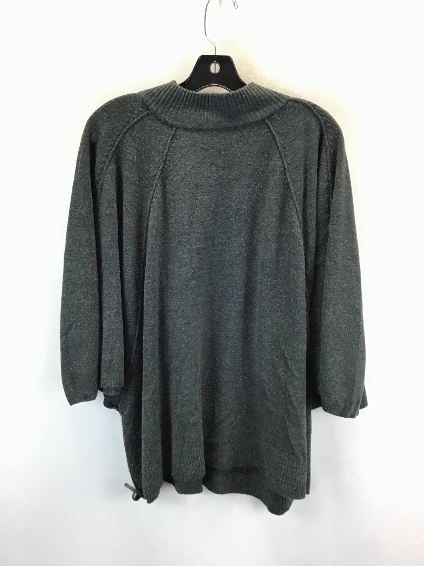 Sweater By Larry Levine In Grey, Size: 2x