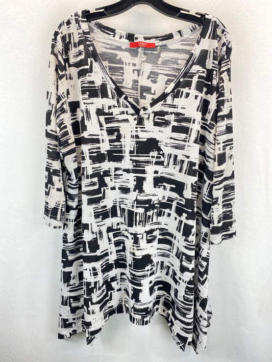 Black & White Top 3/4 Sleeve Clothes Mentor, Size 1x